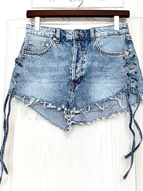 H&M Divided Side Lace Up Denim Shorts Blue Distressed Raw Hem Festival Boho Sz 6